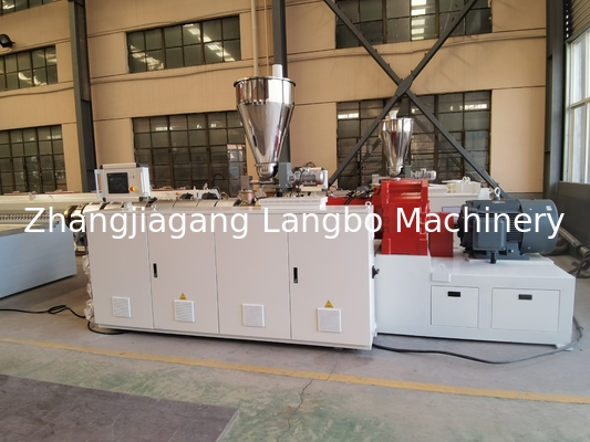 Machine de fabrication de bandes d'étiquettes en PVC au détail et ligne d'extrusion de profil avec une largeur uniforme extrudeuse à double vis conique à bord lisse