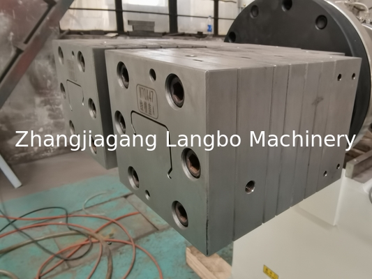 1180 mm taille de profil Machine de fabrication de tronc de câble en PVC avec table d'étalonnage de 8 m