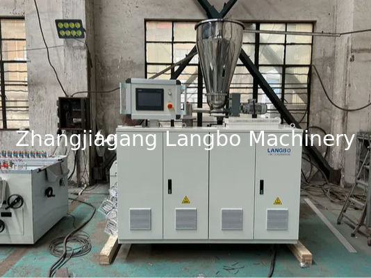 Ligne de production professionnelle d'extrusion de panneaux composites pour revêtements de sol à profilés en bois plastique
