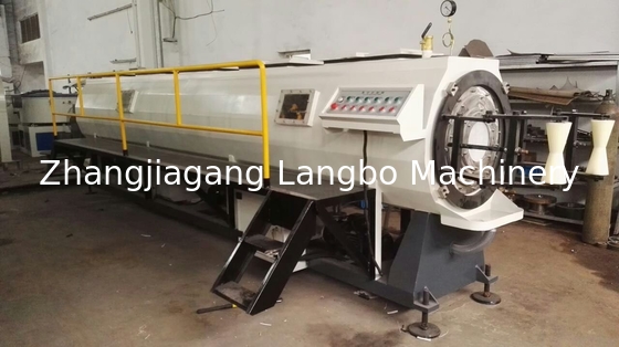 Machine de fabrication d'extrusion de tuyaux, tubes et flexibles en plastique PVC pour l'eau, les égouts et l'électricité, à paroi simple