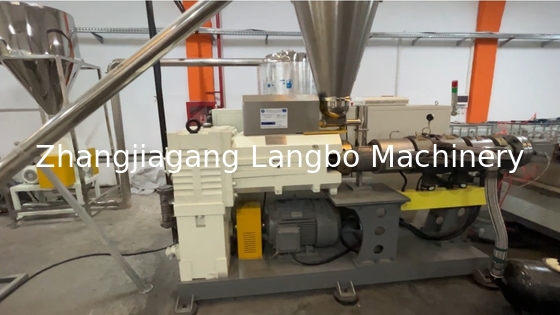Ligne d'extrusion à double vis conique en PVC WPC pour profilés en plastique