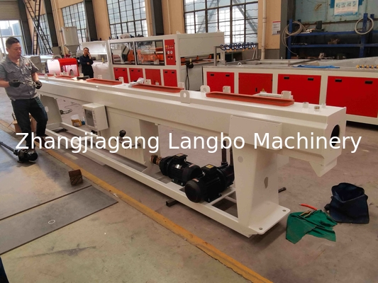 Ligne d'extrusion de tuyaux PPR 16-63mm avec machines de réservoir de refroidissement par pulvérisation et calibrage sous vide