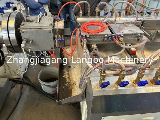 Machine entièrement automatique pour la fabrication de tuyaux en PVC pour l'alimentation en eau, le drainage, l'industrie chimique et les conduits miniers