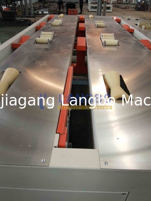 Ligne de production de machine d'extrusion de tubes et tuyaux en plastique PVC CPVC UPVC pour l'eau et l'électricité avec extrudeuse, tireuse et coupe