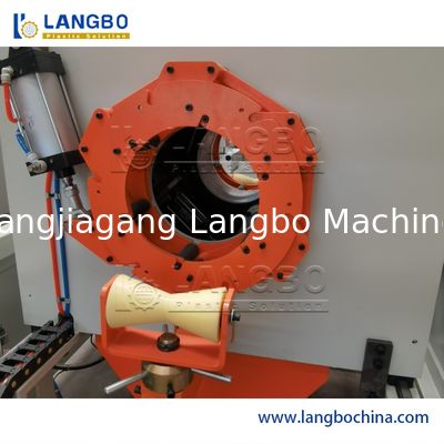 Machinerie pour la fabrication de tubes rigides de câblage électrique