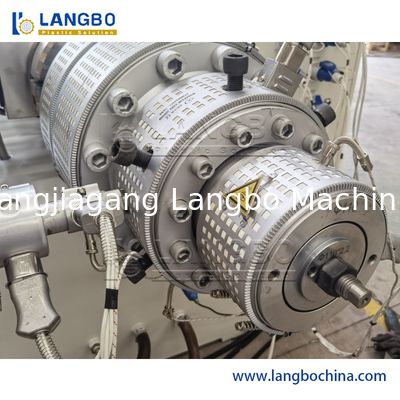 Machinerie pour la fabrication de tubes rigides de câblage électrique