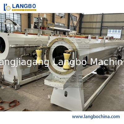 Ligne chaîne d'extrusion de tuyau d'UPVC/PVC de production en plastique complètement automatique de tuyau