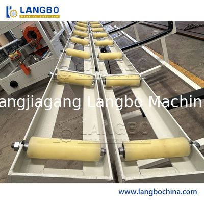 Fabrication de tubes en plastique à extrusion de conduits en PVC