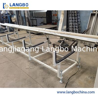 Machine de fabrication de tubes à extrudeuse à vis unique