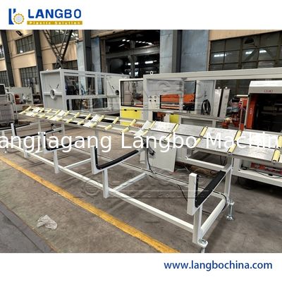 Machine automatique d'extrusion de tuyaux en PVC