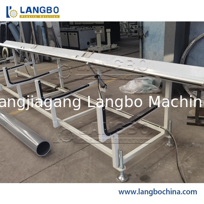 Ligne chaîne d'extrusion de tuyau d'UPVC/PVC de production en plastique complètement automatique de tuyau