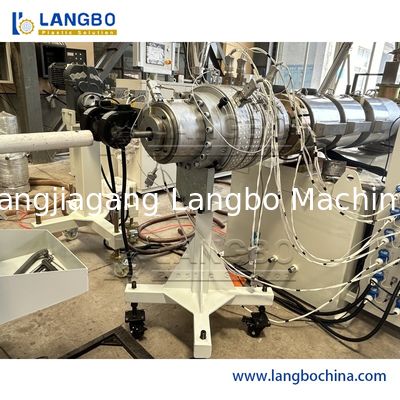 Tube de PVC faisant la machine, extrudeuse de tuyau de PVC, boudineuse à vis jumelle conique