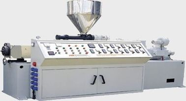 Ligne d'extrusion de tuyau de PVC de Ø20-50mm, 250kg/tuyau en plastique de H rendant la machine complètement automatique