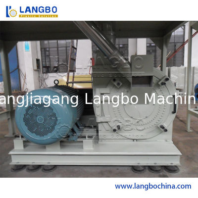 Broyeur de plastique pour le broyage de tuyaux en PVC usagés