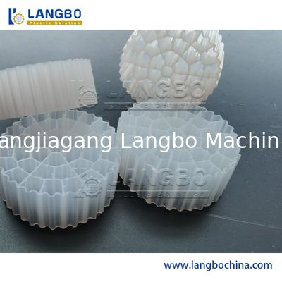 Machine d'extrusion de média filtrant pour le traitement de l'eau pour applications MBBR