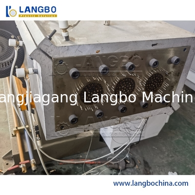 Machine d'extrusion de média filtrant pour le traitement de l'eau pour applications MBBR