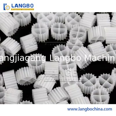 Machine d'extrusion de média filtrant pour le traitement de l'eau pour applications MBBR