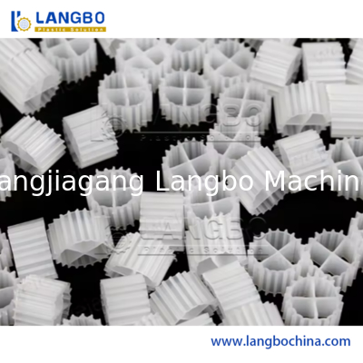 Machine d'extrusion de média filtrant pour le traitement de l'eau pour applications MBBR