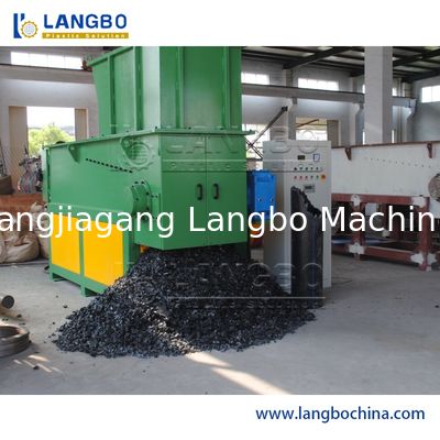 Machine de déchiquetage automatique des déchets plastiques