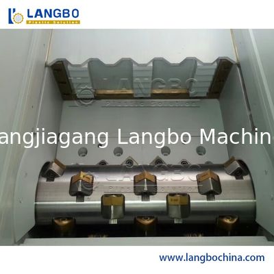 Machine de déchiquetage automatique des déchets plastiques