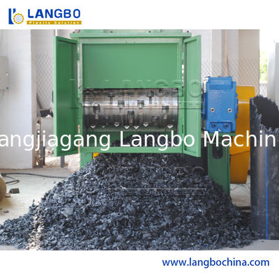 Broyeur déchiqueteur de tuyaux en plastique, gros morceaux de PE PP HDPE, avec emballage standard d'exportation