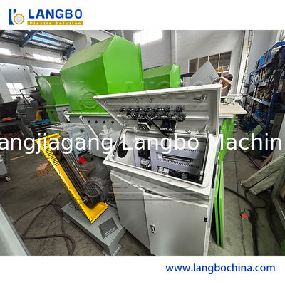 Machine de recyclage, broyage, lavage/essorage et déchiquetage de déchets de bouteilles PET/PEHD/PEBD/PP/PE, films et sacs tissés en plastique