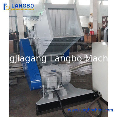 Crusher en plastique pour PVC PE tuyaux ondulés Tubes plateaux palettes Pet PVC PC EVA ABS Matériaux quotidiens Crushing déchiquetage machine de déchiquetage