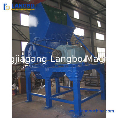 Crusher en plastique pour PVC PE tuyaux ondulés Tubes plateaux palettes Pet PVC PC EVA ABS Matériaux quotidiens Crushing déchiquetage machine de déchiquetage