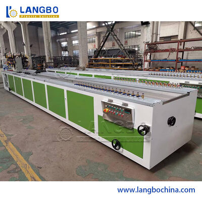 Ligne en plastique d'extrusion de profil de PVC de 20 M pour la fabrication de tuile de coin de plafond de mur