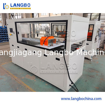 Machine de revêtement de panneaux en PVC en WPC Panneau mural en PVC Panneau de plafond Panneau de décoration creux Profil d'extrusion de fabrication de machine d'extrusion