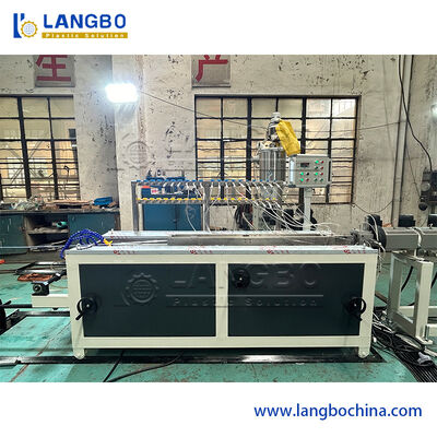 Extrudeuse de profilés en PVC de 55 kW pour une extrusion de profilés lisse et précise