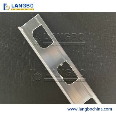 Extrudeuse de profilés en PVC de 55 kW pour une extrusion de profilés lisse et précise