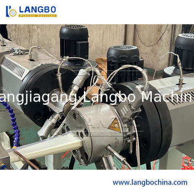 Ligne de production d'extrusion de bandes de prix en plastique Extrudeuse de profilés PVC Machine de fabrication de supports d'étiquettes de prix en PVC