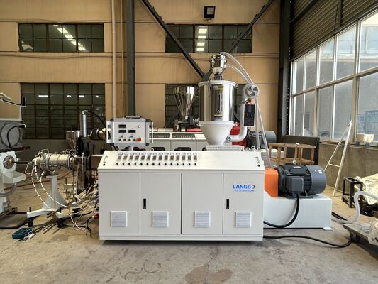 Ligne de production d'extrusion de tuyaux en plastique PE HDPE PPR pour l'approvisionnement en eau, gaz et huile, extrudeuse à vis unique, machine de fabrication de tuyaux