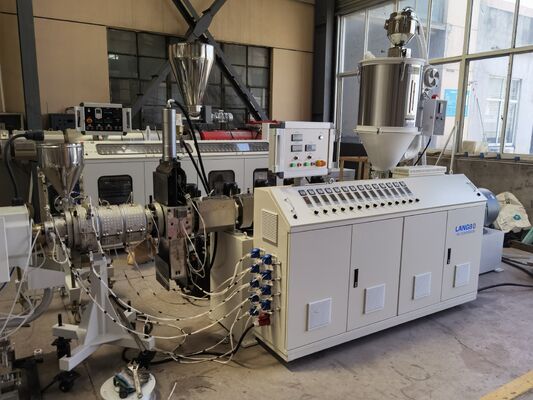 Ligne de production d'extrusion de tuyaux en plastique PE HDPE PPR pour l'approvisionnement en eau, gaz et huile, extrudeuse à vis unique, machine de fabrication de tuyaux