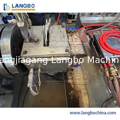 Ligne 100 d'extrusion de profil de la CE WPC - capacité de production 150KG/H élevée