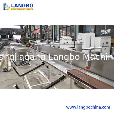 Chaîne de production spéciale de panneau de mur de WPC avec la boudineuse à vis jumelle conique