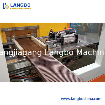 Ligne architecturale puissance d'extrusion de profil de WPC de moteur de la taille 37KW de produit de 240MM