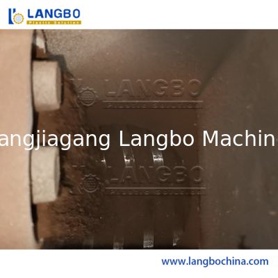 55/110 Extrudeuse à double vis conique ligne d'extrusion de profil WPC avec taille de profil de 1180 mm et puissance du moteur de 22 kW