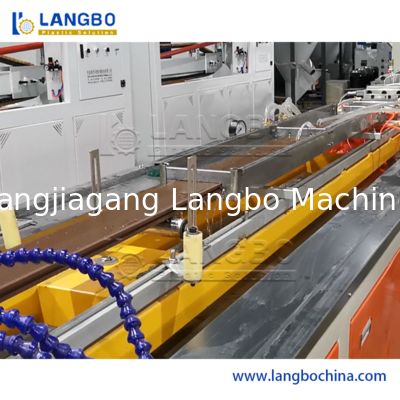 Ligne architecturale puissance d'extrusion de profil de WPC de moteur de la taille 37KW de produit de 240MM