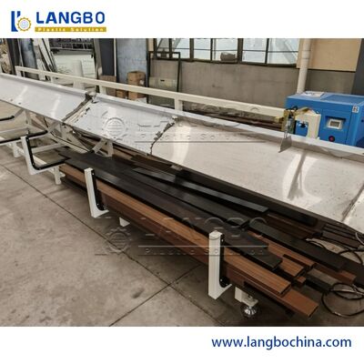 Ligne conception d'extrusion de profil de PVC/WPC de vis de double de moteur de