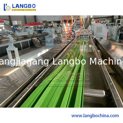 Machine d'extrusion de profilés de bande d'arrêt d'eau à joint souple PVC/UPVC