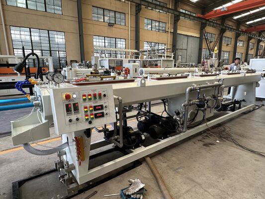 Ligne tube jumeau d'extrusion de tuyau de PVC d'écran tactile de PLC faisant la machine