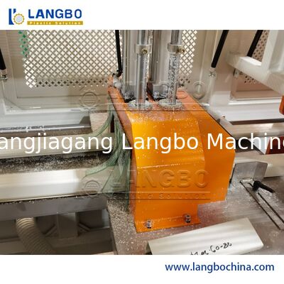 Extrudeuse conique à double vis 55/110 pour profilés PVC, ligne d'extrusion pour goulottes de câbles de 1180 mm avec moteur de 22 kW