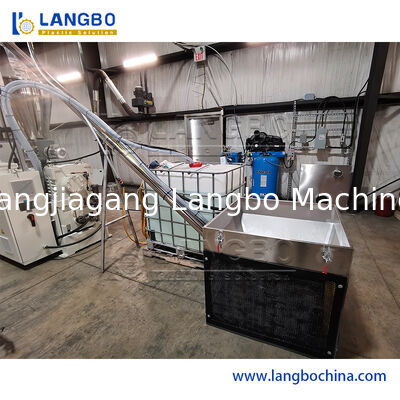 Extrudeuse conique à double vis 55/110 pour profilés PVC, ligne d'extrusion pour goulottes de câbles de 1180 mm avec moteur de 22 kW