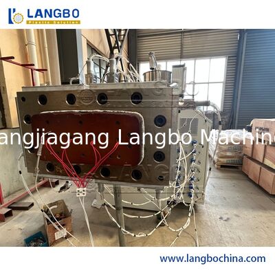 Extrudeuse mousseuse à profilé en PVC en plastique de haute qualité WPC Veuves Porte cadre planchers PP PE PC Plaque creuse bande d'étanchéité Extrusion ligne de production