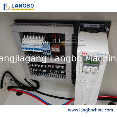 Ligne de production d'extrusion de profilés de revêtements de sol en plastique en bois