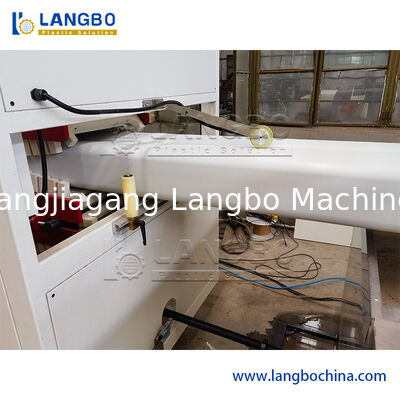 Ligne d'extrusion de profilés composites en bois pour revêtements de sol en plastique PP PE WPC