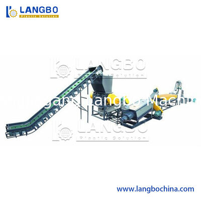 Machine de pelletisation pour le recyclage des déchets plastiques broyés