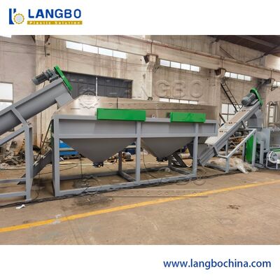 Ligne de recyclage PET d'une capacité de 300-5000 kg/h avec une taille de flocon de 14 mm et une tension de 380 V pour le recyclage des bouteilles PET